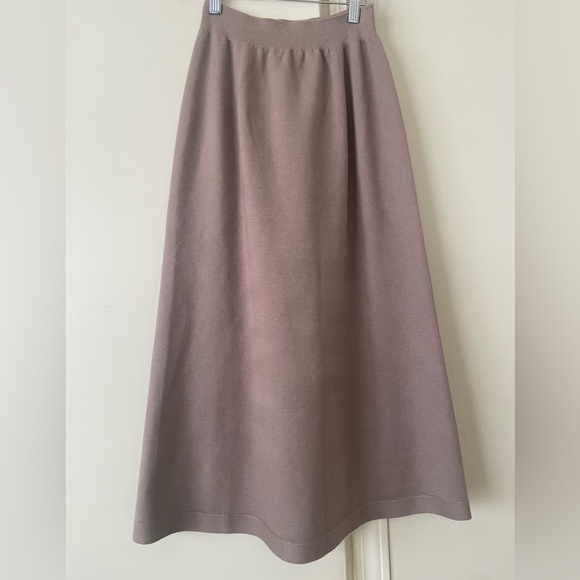 Uniqlo Dresses & Skirts - Uniqlo Beige Knit Sweater mid skirt S/M